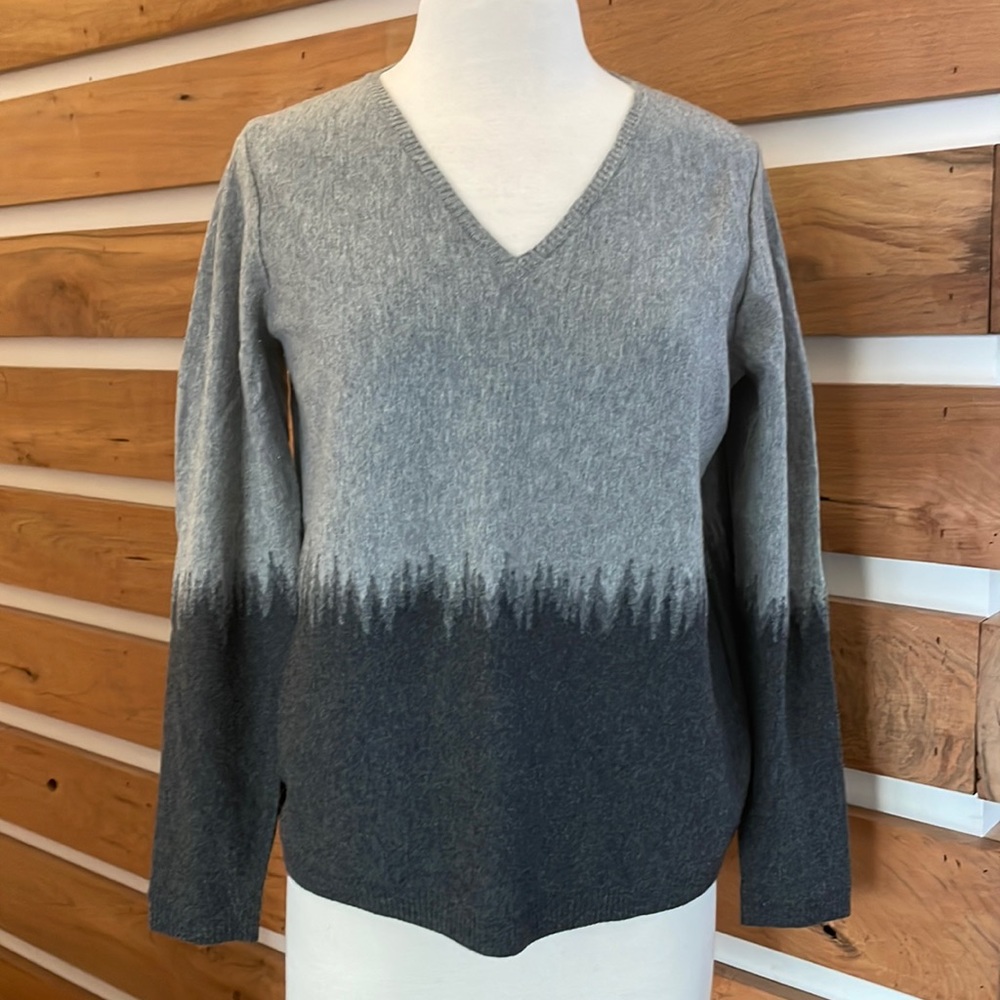 Lafayette 148 Wool V-neck sweater